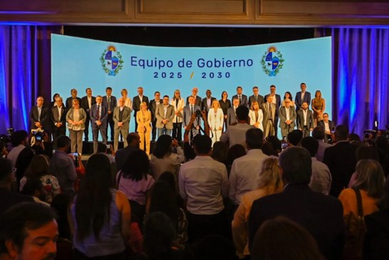 Yamandú Orsi presentó el equipo de Gobierno